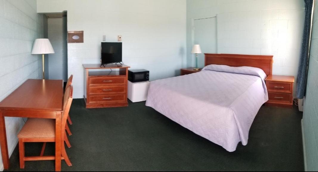 Holiday Host Motel 소노라 외부 사진