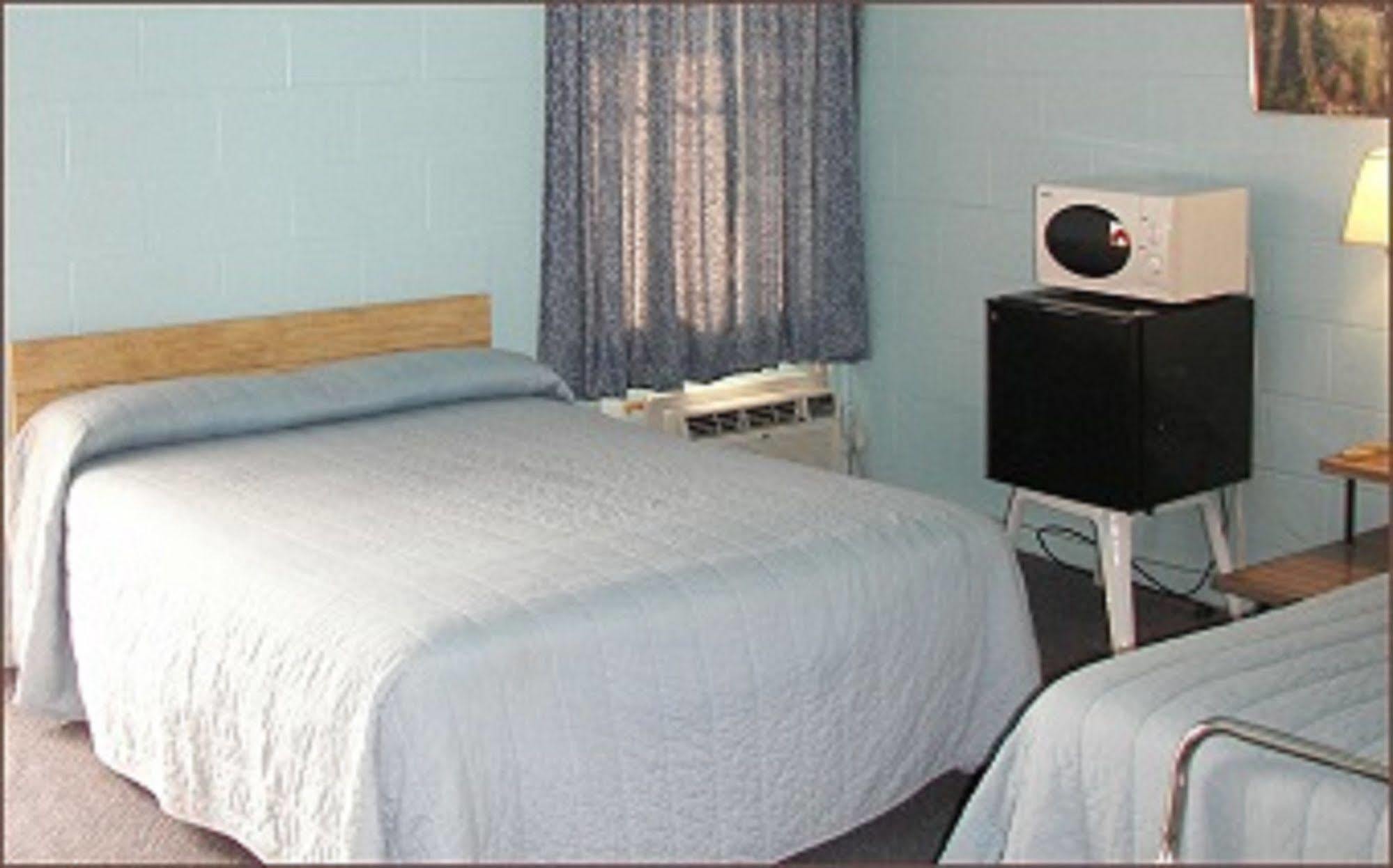 Holiday Host Motel 소노라 외부 사진